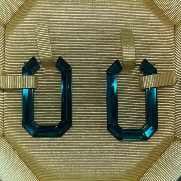 Swarovski Lucent Emerald Green Crystal Hoop Earrings - Picture 4 of 5